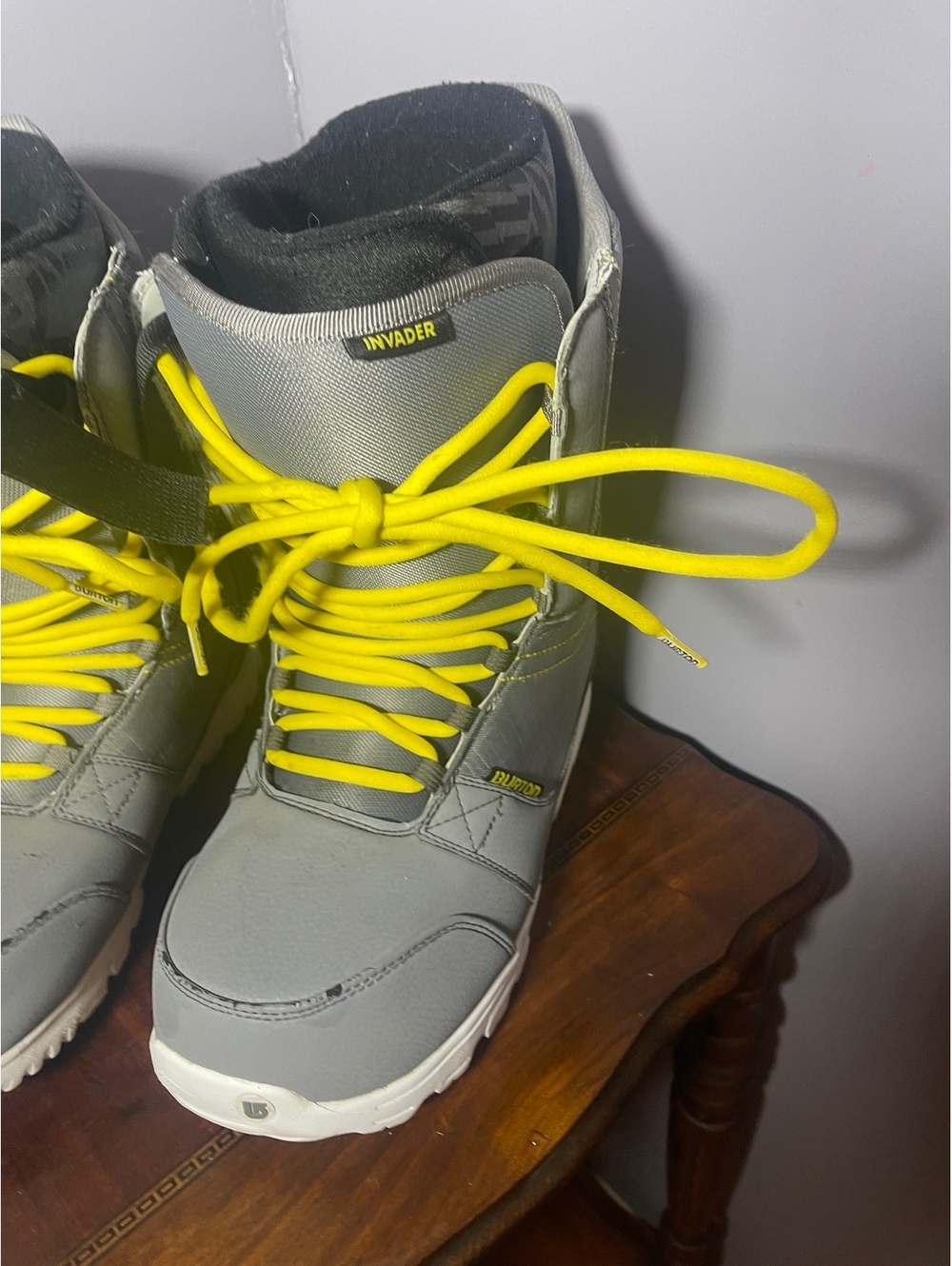 Burton Invader size 10 Snowboard Boots Gray with Yellow Laces